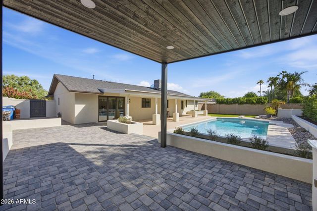 2431 E DESERT COVE Avenue, Phoenix, AZ 85028