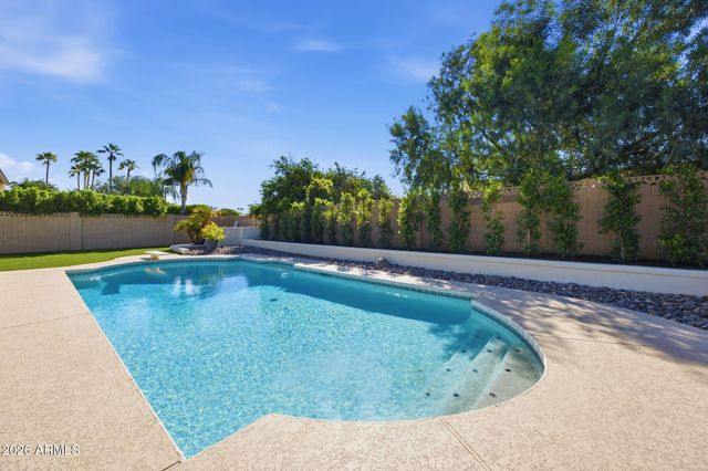 2431 E DESERT COVE Avenue, Phoenix, AZ 85028