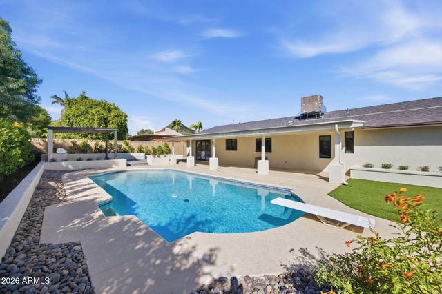 2431 E DESERT COVE Avenue, Phoenix, AZ 85028