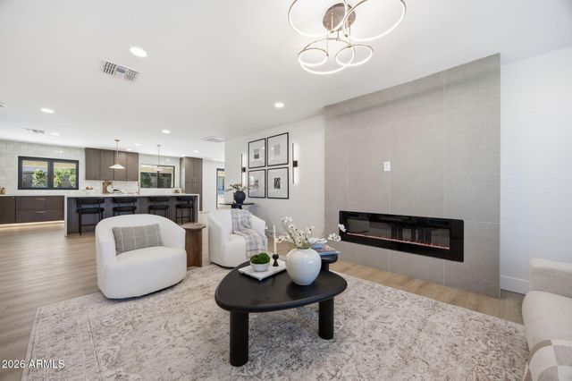 2431 E DESERT COVE Avenue, Phoenix, AZ 85028
