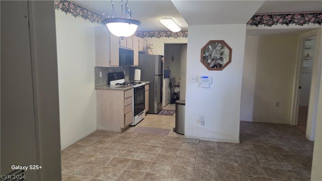 7885 West Flamingo Road 1008, Las Vegas, NV 89147