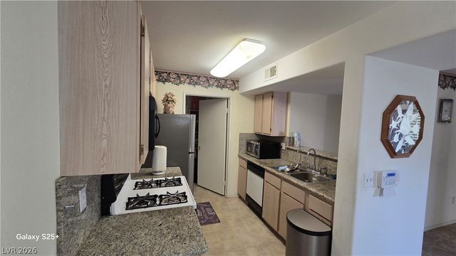 7885 West Flamingo Road 1008, Las Vegas, NV 89147