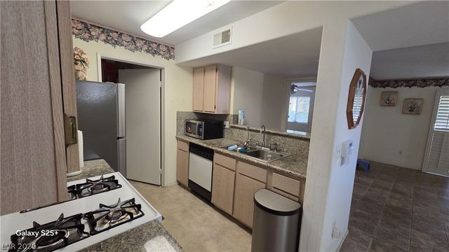 7885 West Flamingo Road 1008, Las Vegas, NV 89147