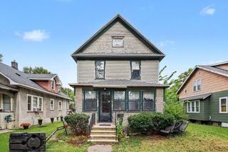 909 Clinton Avenue, Kalamazoo, MI 49001
