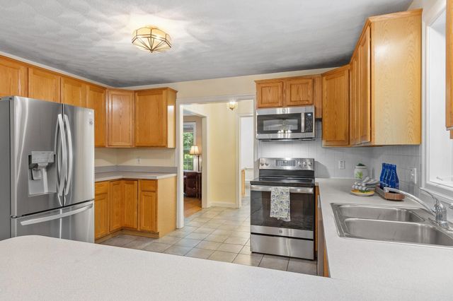 79 Wyndridge Circle, Pelham, NH 03076