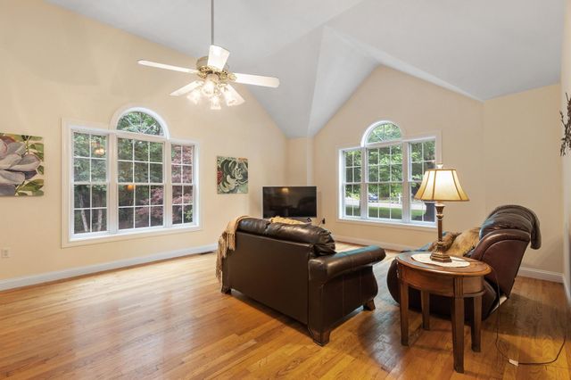 79 Wyndridge Circle, Pelham, NH 03076
