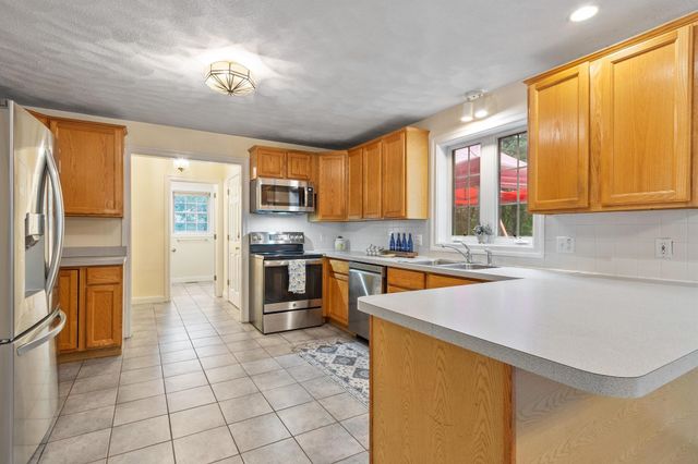 79 Wyndridge Circle, Pelham, NH 03076