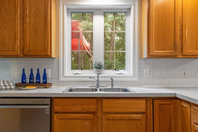79 Wyndridge Circle, Pelham, NH 03076