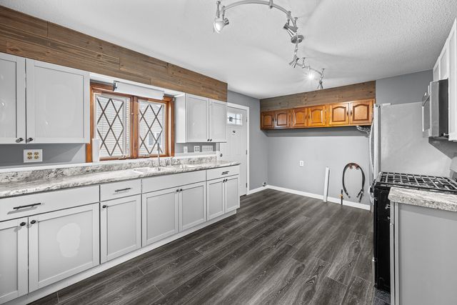 416 4th Street E, Milan, IL 61264