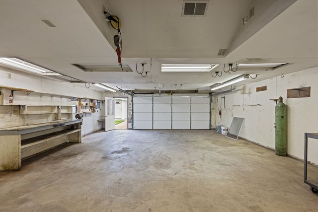 416 4th Street E, Milan, IL 61264