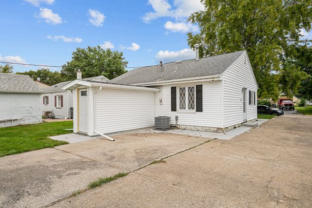 416 4th Street E, Milan, IL 61264