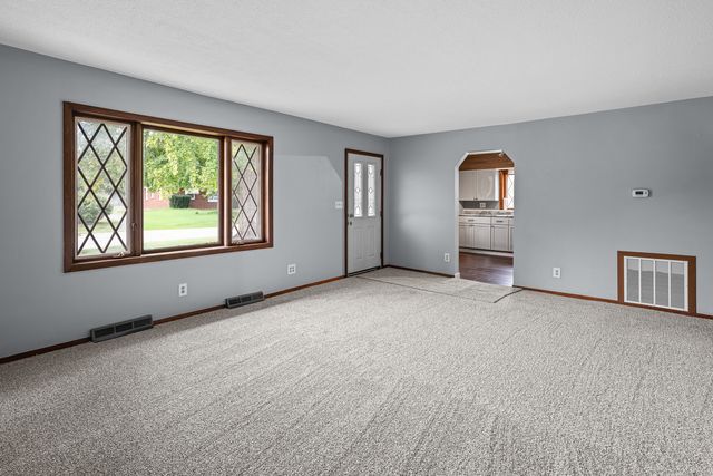 416 4th Street E, Milan, IL 61264