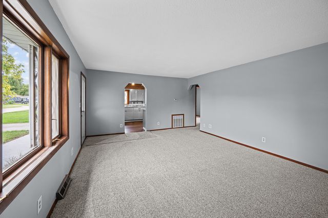 416 4th Street E, Milan, IL 61264