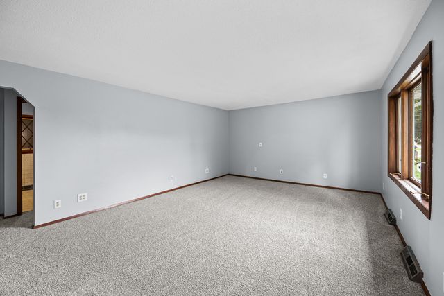 416 4th Street E, Milan, IL 61264