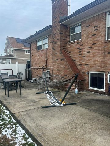 89 Grant Avenue, Farmingdale, NY 11735