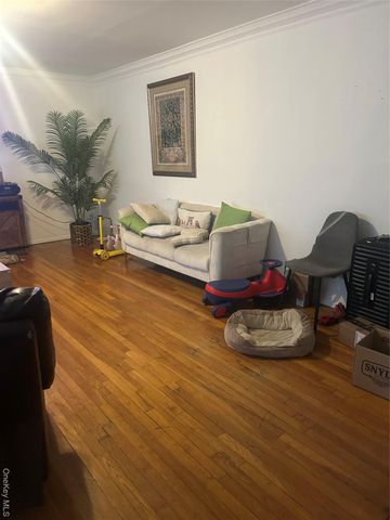 89 Grant Avenue, Farmingdale, NY 11735