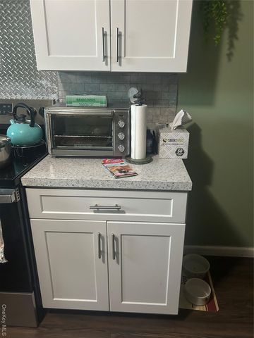 89 Grant Avenue, Farmingdale, NY 11735