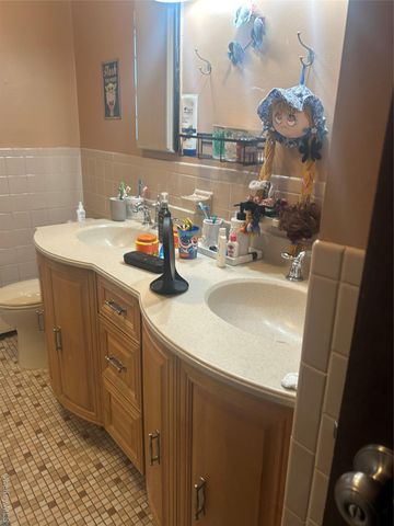 89 Grant Avenue, Farmingdale, NY 11735