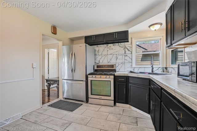 15040 Berwick Street, Livonia, MI 48154