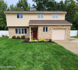 34 Hemlock Street, Hazlet, NJ 07730