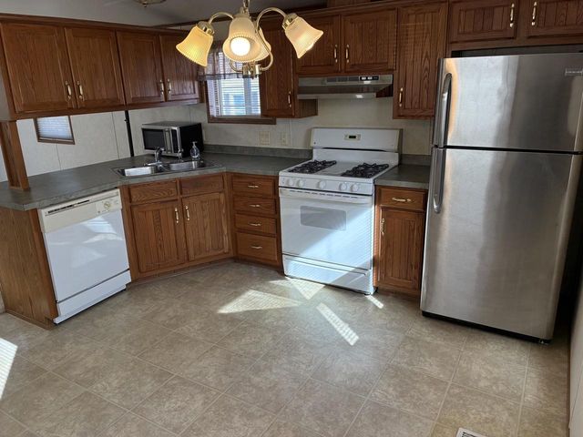 73 RedWing Lane, Madison, WI 53704