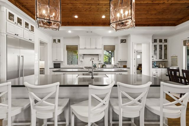 212 Oak Crest Hill Drive, Colleyville, TX 76034