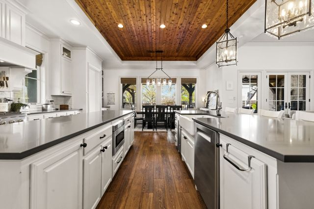 212 Oak Crest Hill Drive, Colleyville, TX 76034