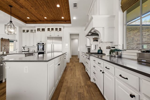 212 Oak Crest Hill Drive, Colleyville, TX 76034