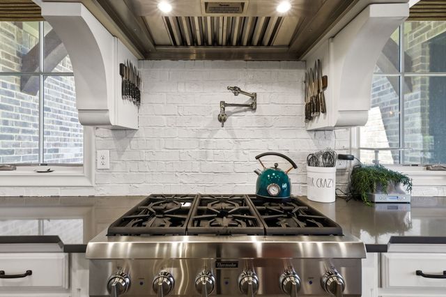 212 Oak Crest Hill Drive, Colleyville, TX 76034