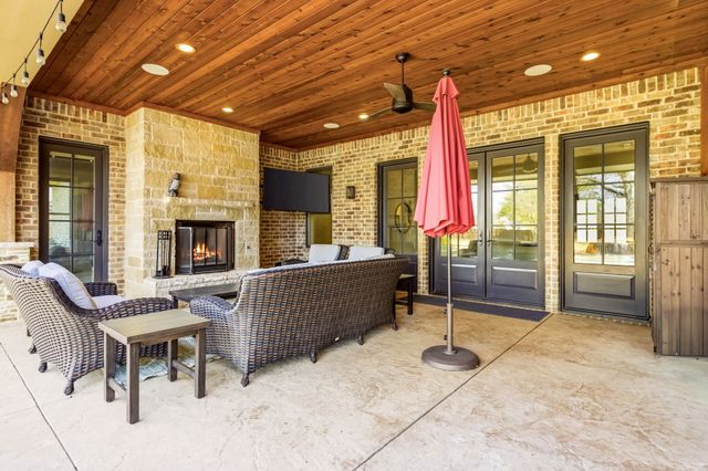 212 Oak Crest Hill Drive, Colleyville, TX 76034