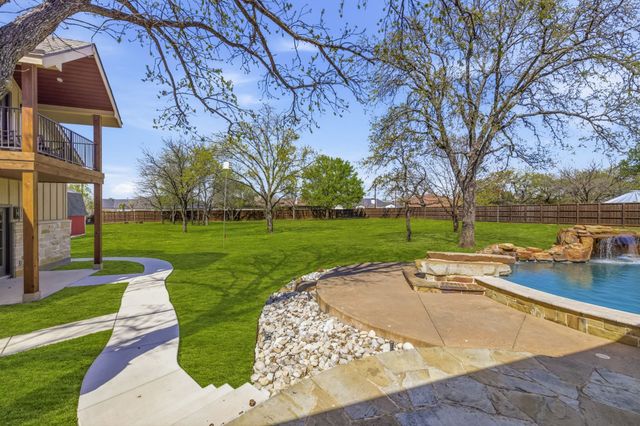 212 Oak Crest Hill Drive, Colleyville, TX 76034
