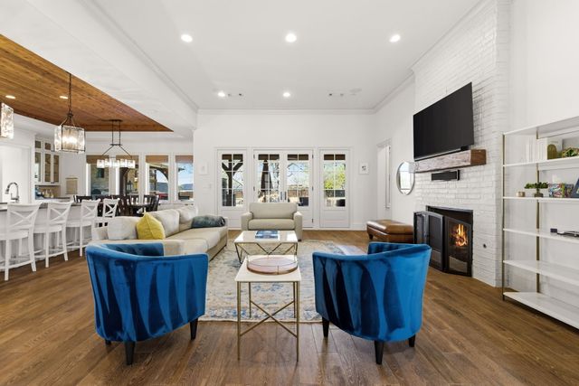 212 Oak Crest Hill Drive, Colleyville, TX 76034