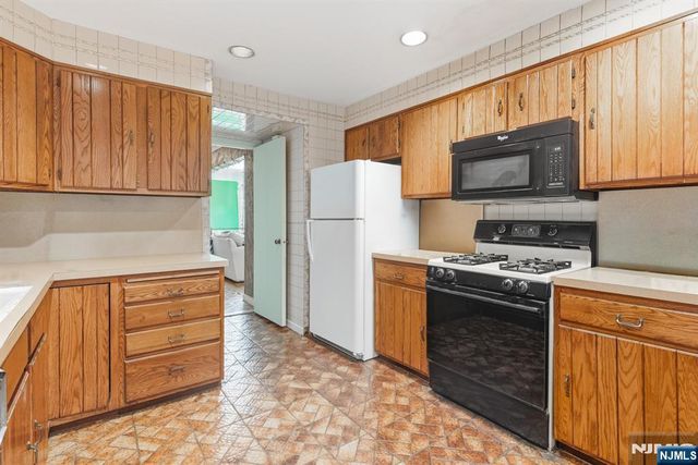 15 Elberta Road, Maplewood, NJ 07040