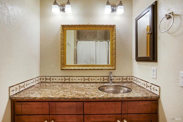 2505 Copperfield Dr, Santa Rosa, CA 95401