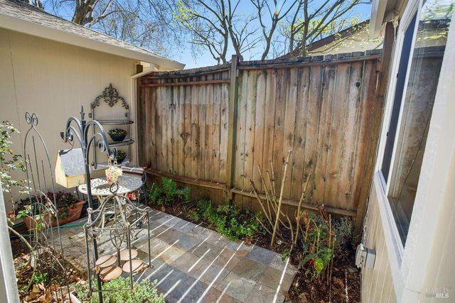 2505 Copperfield Dr, Santa Rosa, CA 95401