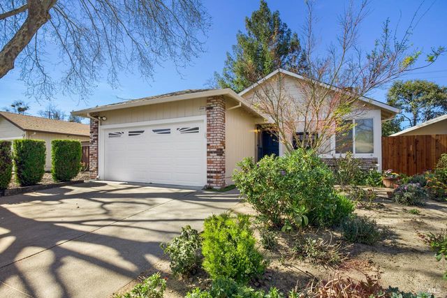 2505 Copperfield Dr, Santa Rosa, CA 95401