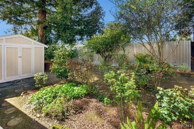 2505 Copperfield Dr, Santa Rosa, CA 95401