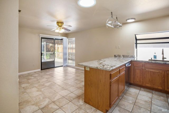 2505 Copperfield Dr, Santa Rosa, CA 95401