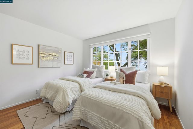 129 Spring Rd, Orinda, CA 94563