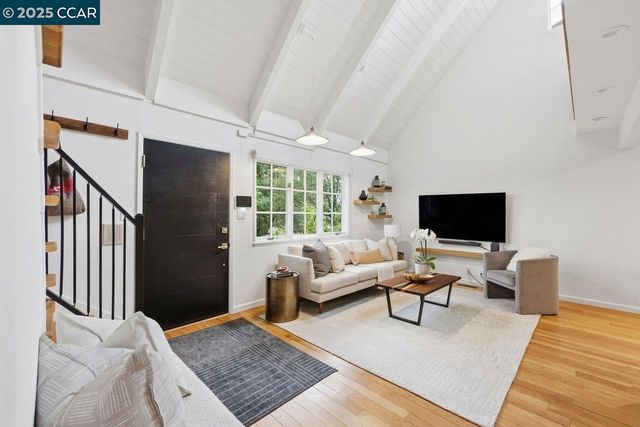 129 Spring Rd, Orinda, CA 94563