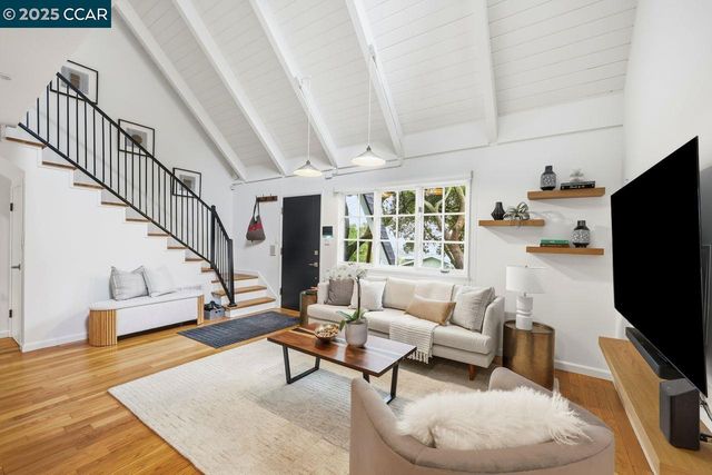 129 Spring Rd, Orinda, CA 94563