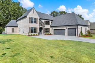 325 WELLINGTON CIR S, Oakland, TN 38068