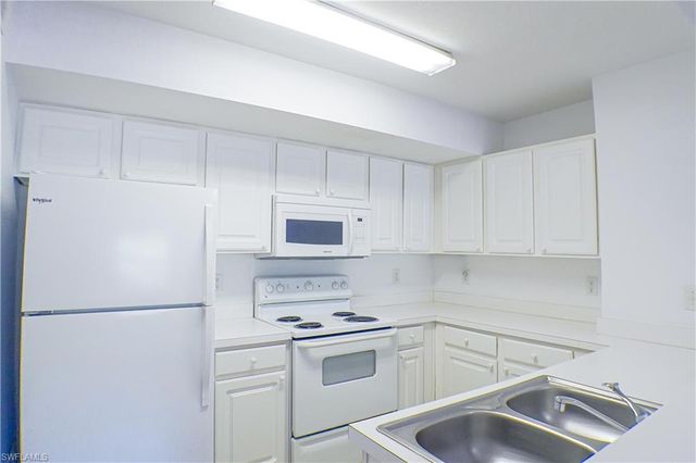 4113 residence DR 211, Fort Myers, FL 33901