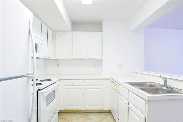 4113 residence DR 211, Fort Myers, FL 33901