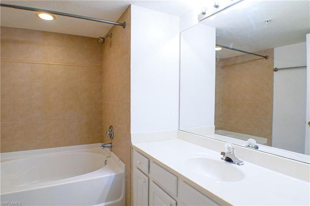 4113 residence DR 211, Fort Myers, FL 33901