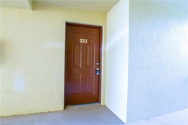 4113 residence DR 211, Fort Myers, FL 33901