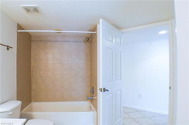 4113 residence DR 211, Fort Myers, FL 33901