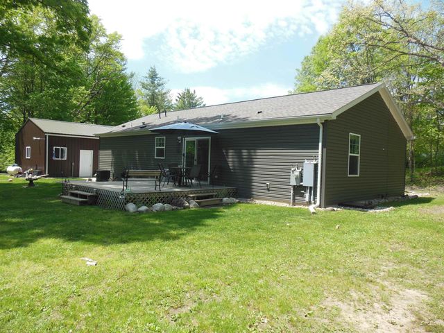 7320 N Clare Avenue, Harrison, MI 48625