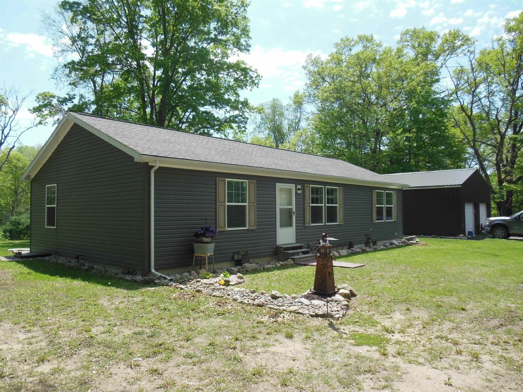 7320 N Clare Avenue, Harrison, MI 48625