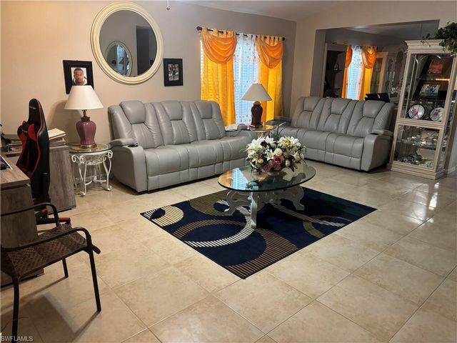 8031 Liriope LOOP, Lehigh Acres, FL 33972